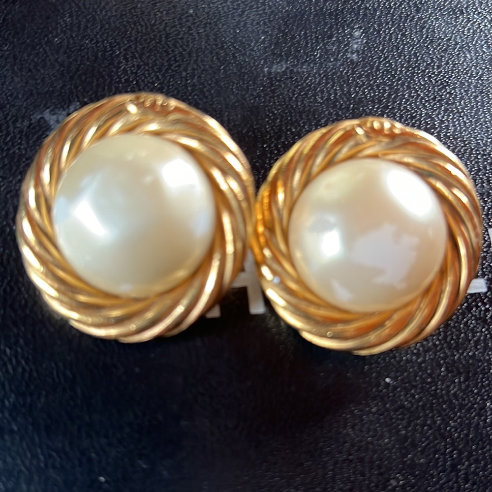 Vintage Chanel Clips(Authentic) - Picture 3 of 9